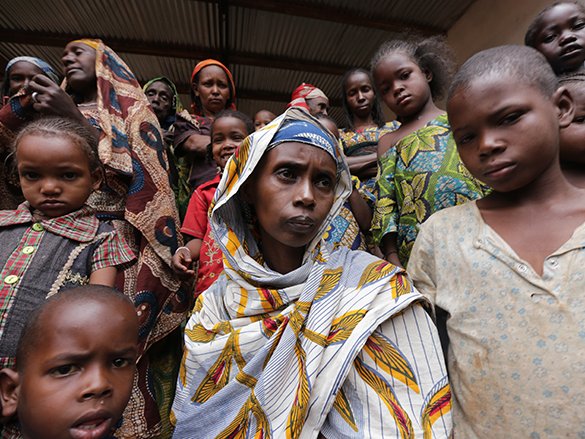 Una femna musulmana de 25 ans es protegida per de catolics a Bossemptele, après que la milícia antibalaka tuèsse son paire, son marit e mai de 80 musulmans de la vila