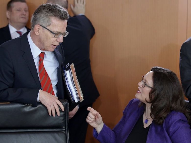 Lo ministre alemand de l’Interior, Thomas de Mazière (CDU), e la ministra de l’emplec, Andrea Nahles (SPD)