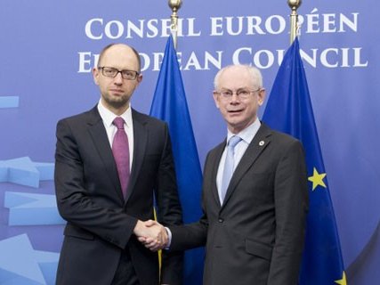 Lo president del Conselh d’Euròpa, Herman Van Rompuy, amb lo pimièr ministre interimari d’Ucraïna, Arsenii Iatseniuk