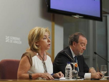 Dolores Serrat e Javier Callizo en presentant la proposicion