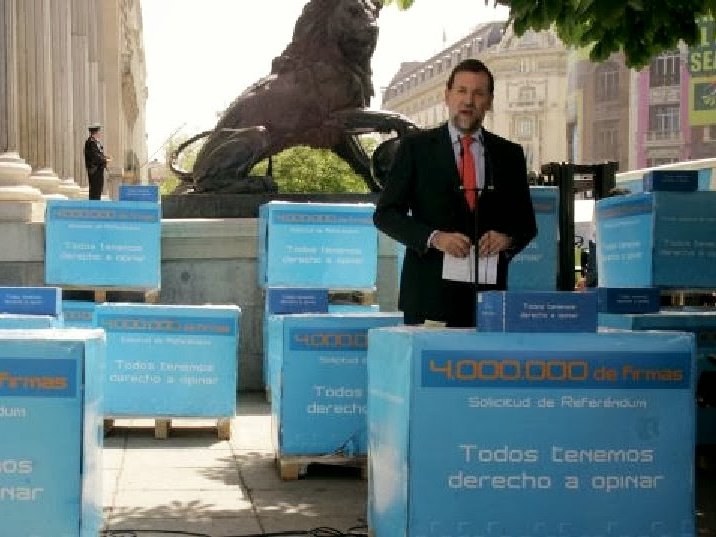 En 2006, Mariano Rajoy guidava una campanha del Partit Popular “contra Catalonha”. Amassèron per tot l’estat espanhòl 4 milions de signaturas en exigissent un referendum dins tot l’estat per poder votar contra l’estatut d’autonomia de Catalonha