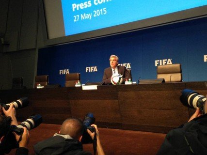 Ièr, a 11 oras, lo director de comunicacion de la FIFA, Walter de Gregorio, diguèt en una conferéncia de premsa, que las arrestacions èran bonas per la FIFA e que son president èra pas concernit