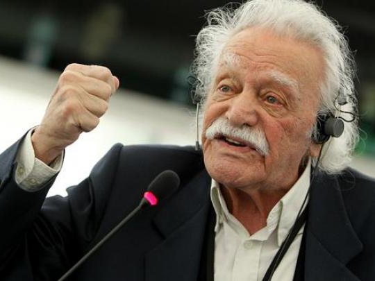 Manolis Glezos, de Syriza, citèt Euripide e Sant Tomàs d’Aquin en grèc classic e latin