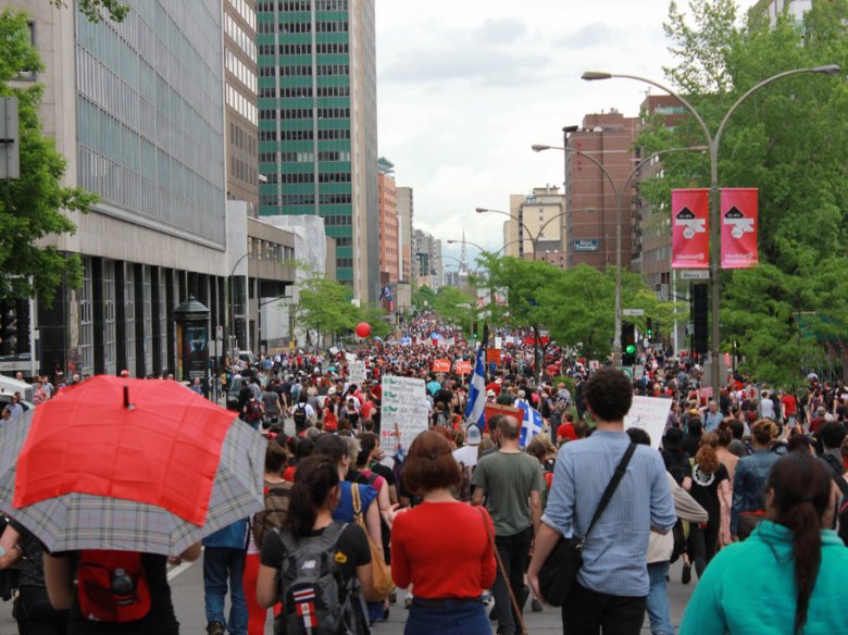 Manifestacion contra la politica de Charest a Montréal (Quebèc) lo 22 de mai passat