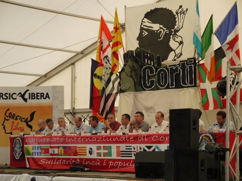 Los elegints particièron a un debat amb los independentistas sul futur institucional de l'illa