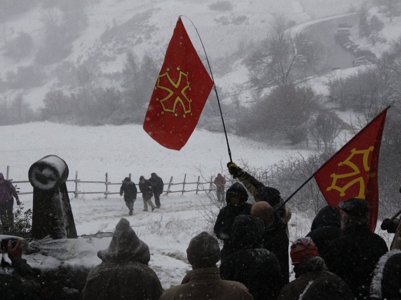 Un cinquantenat de personas se rassemblèron a Montsegur lo 16 de març passat per se remembrar de las victimas de la guèrra de 1209-1244