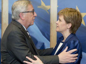 Juncker recebèt Sturgeon ièr a 17h dins lo sèti de l’executiu comunautari