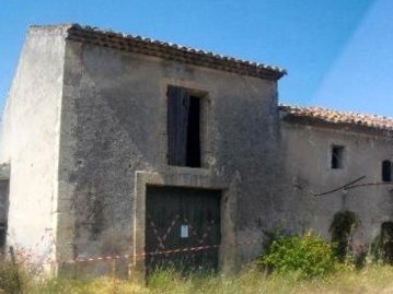 Lo projècte d’Observatòri de la Lenga Provençala lo pòrta lo Collectif Prouvènço [Collectiu Provença], e lo van installar dins una anciana bastida del Chivau Blanc (Crau). Recebrà una ajuda de 496 000 èuros de la region