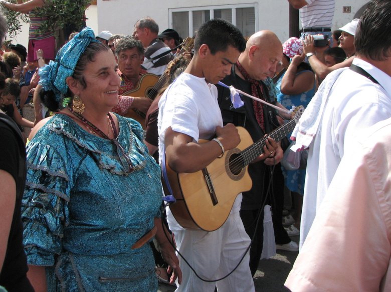 Santa Sarah, 24 d'abril. Fèsta gitana e occitana a Lei Santei Marias de la Mar (Camarga)