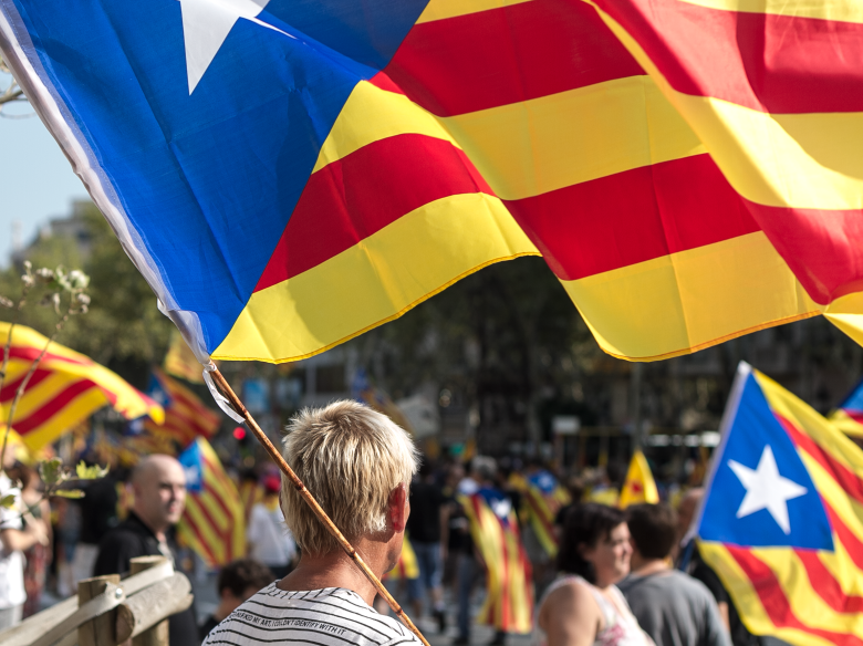 Lo govèrn espanhòl estúdia la possibilitat d’establir l’estat d’alèrta, d’excepcion e de sètge, per arrestar lo procès independentista en Catalonha