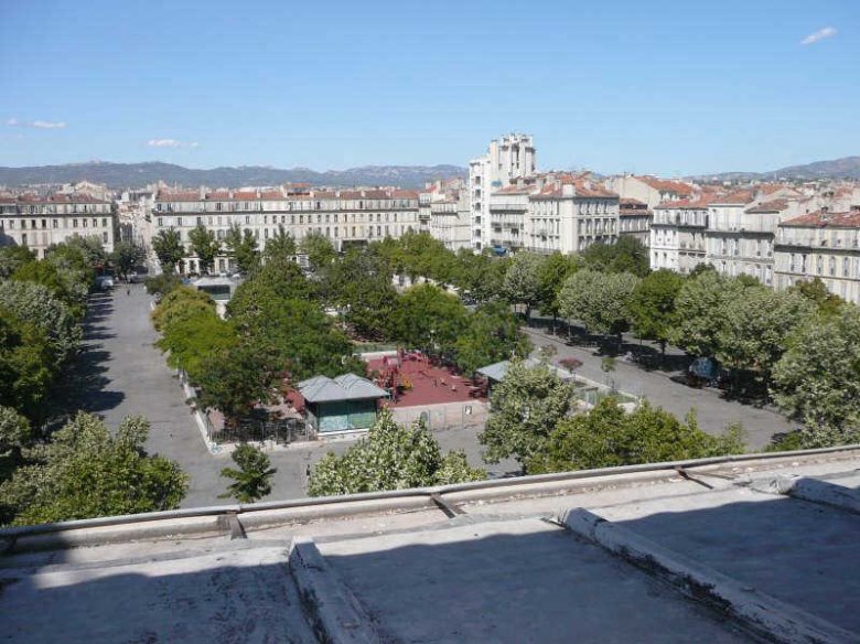 Lo trobèron dins un estat grèu sus la plaça de Joan Jaurés e lo menèron sul pic a l’espital nòrd, ont i moriguèt a causa de sas feridas