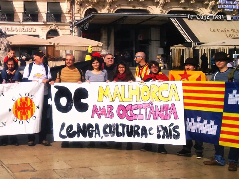 La còla del CAÒC e d'Òc Malhòrca a la manifestacion Anem Òc! de Montpelhièr