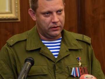 Lo cap de la Republica de Donetzk, Aleksandr Zakharchenko, assolidèt que la proclamacion respondiá a la demanda de dirigents de divèrsas regions e la qualifiquèt de legala e de granda avançada
