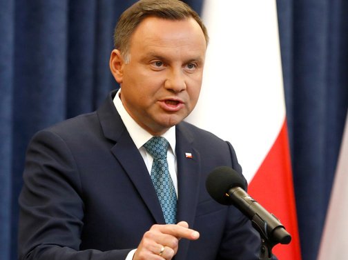 o president del país, Andrzej Duda, a decidit de s’afrontar al govèrn de son país e diluns anoncièt qu’oposariá son vèto a doas de las tres leis de la reforma de la justícia