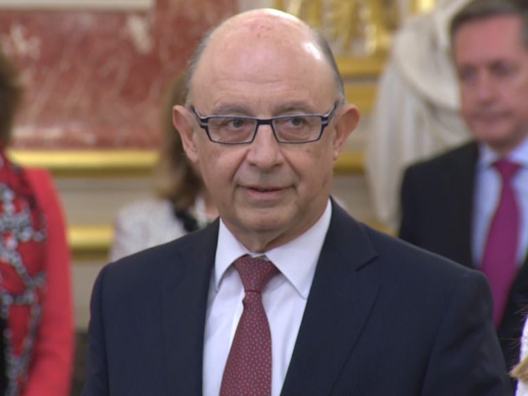 Lo blocatge seguís l’òrdre del ministre de las finanças espanhòl, Cristóbal Montoro, qu’anoncièt que lo tendrà indefinidament, per garentir lo compliment de la lei