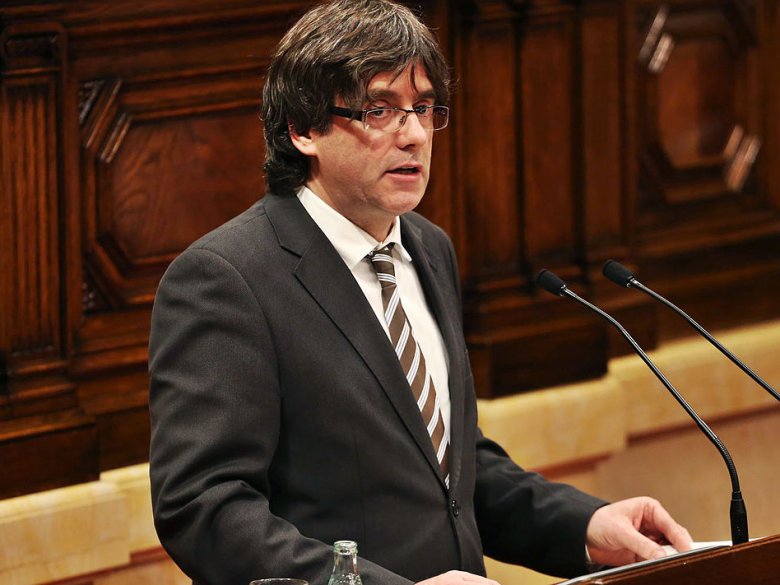 Es previst que lo president de la Generalitat de Catalonha, Carles Puigdemont , demande al parlament qu’aplique lo resultat del referendum del 1r d’octòbre passat e proclame l’independéncia