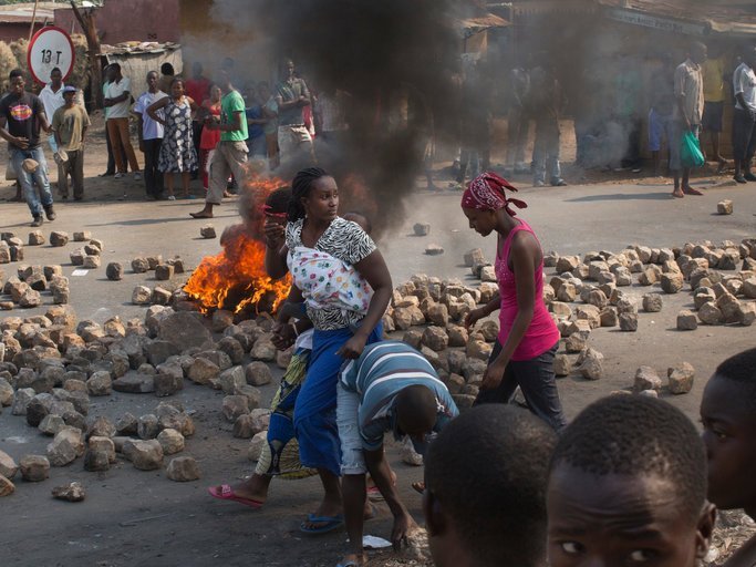 Lo rapòrt de Nacions Unidas afirma que pendent l’an 2015 lo govèrn de Burundi cometèt un chaple aprés divèrsas manifestacions contra la decision del president Nkurunziza de se presentar tornarmai a las eleccions