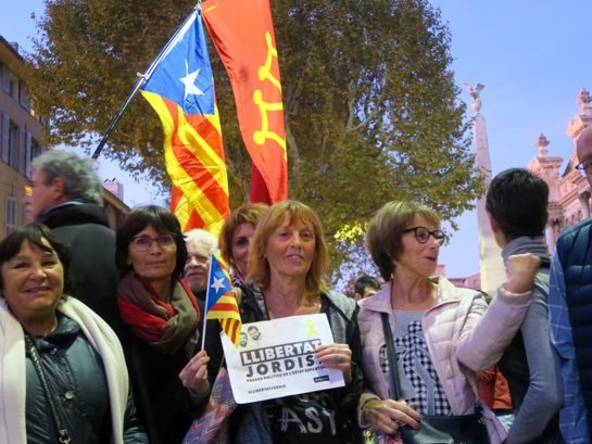 Ja en fin d'octòbre se tenguèt una manifestacion contra las violéncias de l'estat espanhòl en Catalonha a Ais de Provença