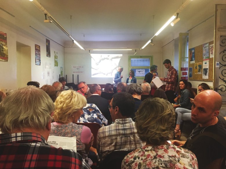 Au moment de la presentacion de La Passem! a la maison de las associacions bearnesas, la manifestacion entà l’Ostau Bearnés, a Pau lo 13 d’octobre