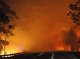 De milièrs de pompièrs trabalhan per amorçar un megaincendi en Austràlia