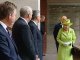 Tocada de mans istorica entre la reina d’Anglatèrra e l’èx-cap de l’IRA