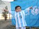 Leo Messi a mandat una camiseta signada a l’enfant afgan que ne portava una de plastic
